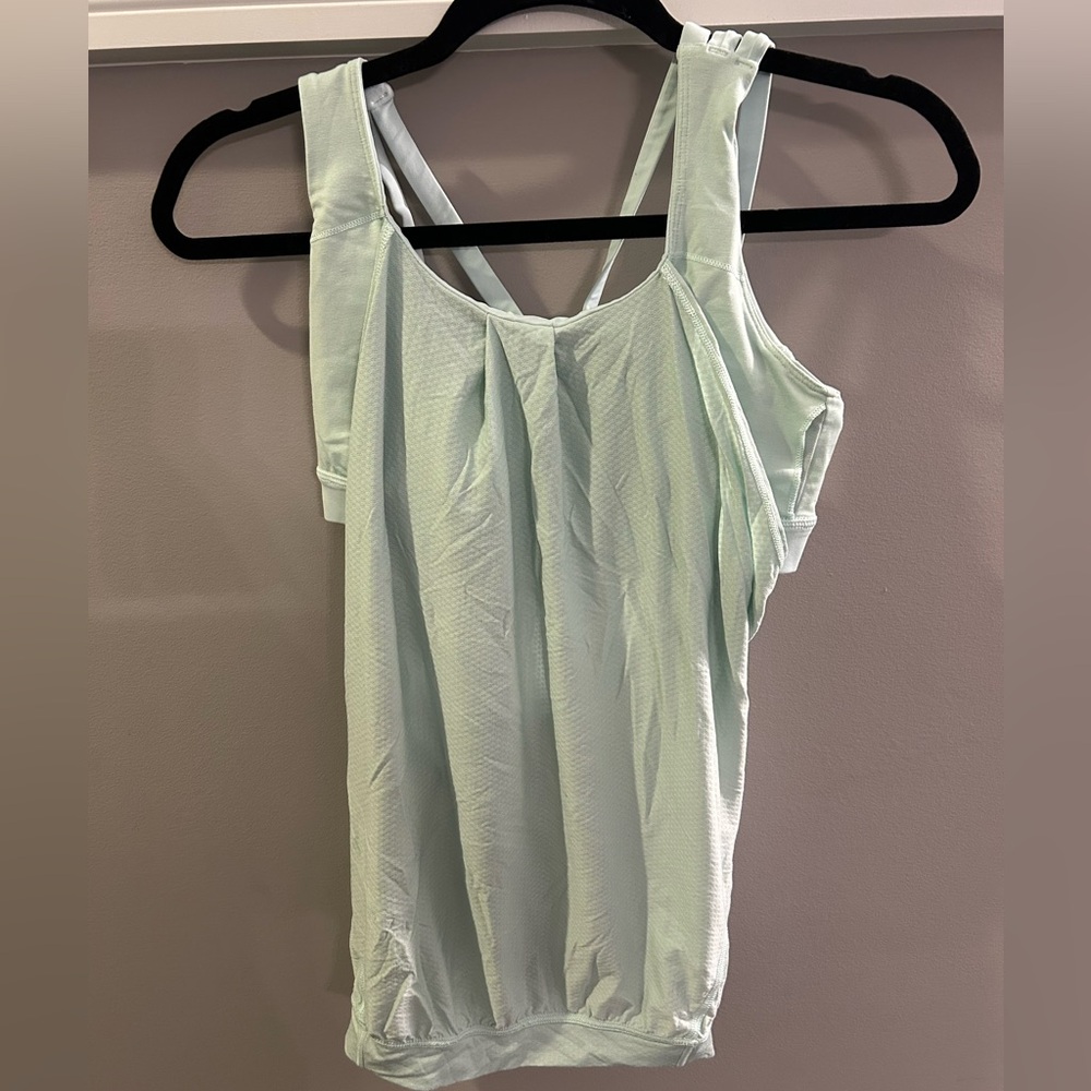 Lululemon tank top w/ built in sports bra